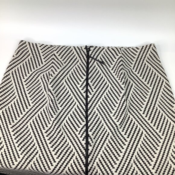 Black & White Textured Chevron Pencil Skirt Size 24 Full Rear Zip Office Casual - Picture 7 of 10